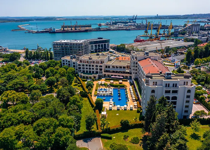 Отель Primoretz Grand & 5*
